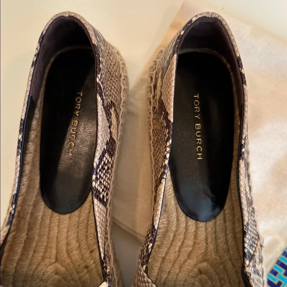 New Tory Burch Black and Cream Snake Skin Espadrilles. Size 7M.
